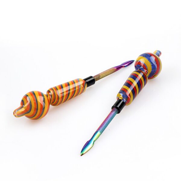 Slim glass dabber in pen-style design for precise handling and clean control. Lightweight, simple, and ideal for everyday setups.